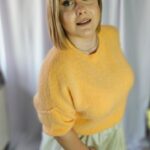 Sweter damski krótki rękaw alpaka pomarańcz PatiStyle. Miękki, stylowy i luźny sweterek baby alpaca w pięknym pomarańczowym kolorze.