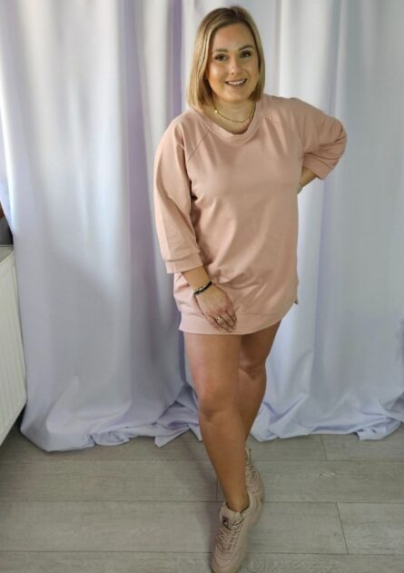 Bluza damska tunika over basic brudny róż PatiStyle. Świetna bluza over gładka, dla niższych osób pasuje też jak sukienka dresowa.