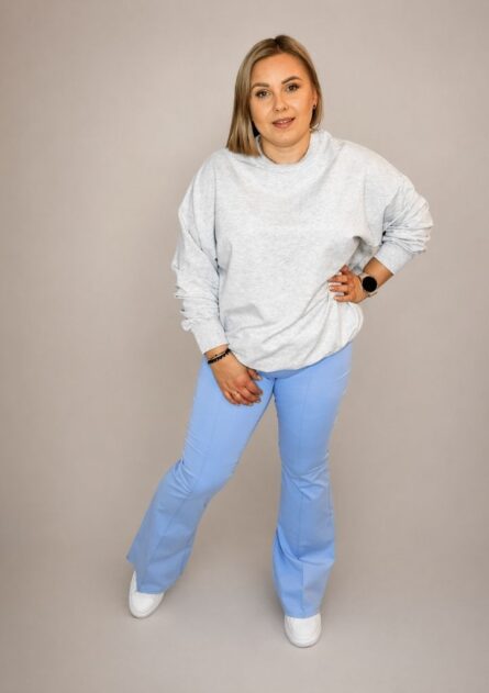 Bluza damska over basic szary melanż PatiStyle. Świetna, wygodna luźna gładka bluza z przeszyciem na plecach w kolorze szarego melanżu.