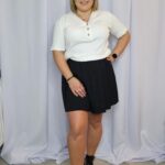 Spódniczka damska mini plisowana czarna PatiStyle. Piękna mini spódniczka z plisami, zapinana na zamek i z szerszym pasem.