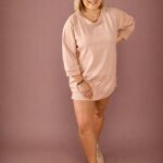 Bluza damska tunika over basic brudny róż PatiStyle. Świetna bluza over gładka, dla niższych osób pasuje też jak sukienka dresowa.