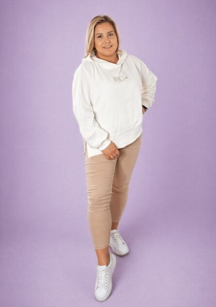 Komplet dresowy damski bluza i legginsy beż PatiStyle. Dres - Bluza over z kapturem w kolorze ecru oraz kolarki prążek beżowe.